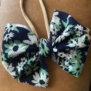 Hair bow on nylon